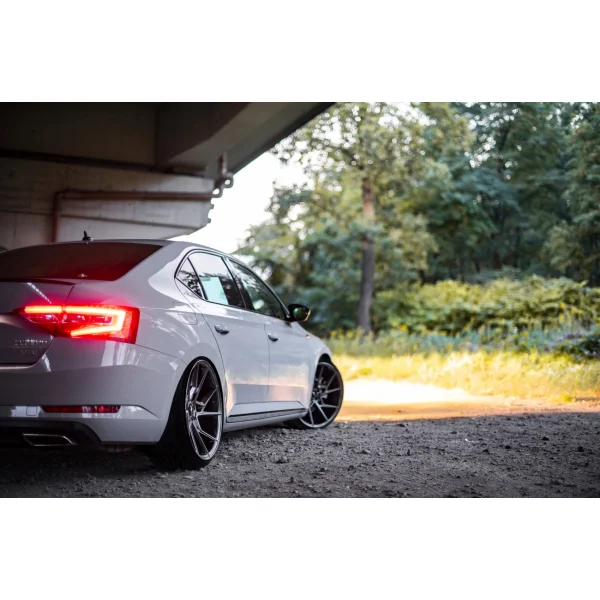 JR Wheels JR33 19x8,5 ET45 5x112 Hyper Black