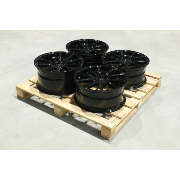 Set of CVR4 19x8,5 ET35 + 19x9,5 ET35 5x112 Gloss Black