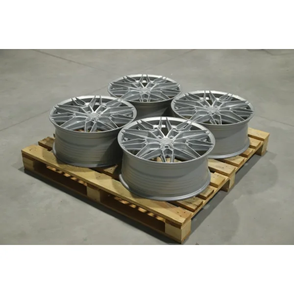 Set of CVR6 20x8,5 ET35 5x112 Gloss Silver