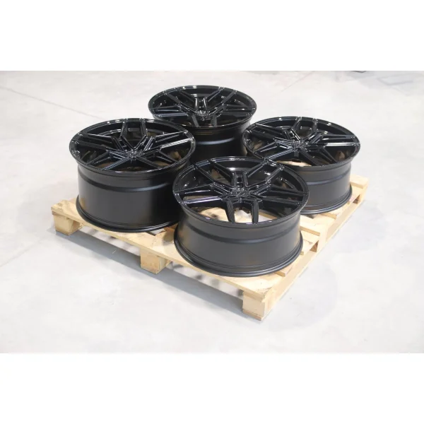 Set of CVR5 22x9,5 ET45 + 22x11,5 ET60 5x112 Gloss Black
