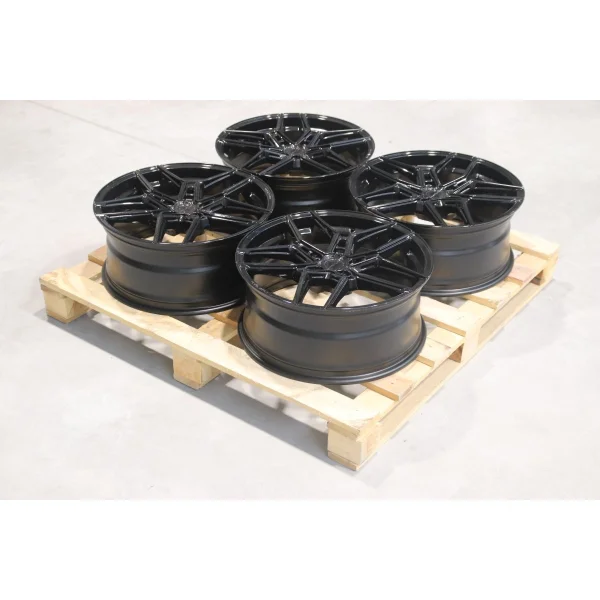 Set of CVR5 20x8,5 ET35 5x112 Gloss Black